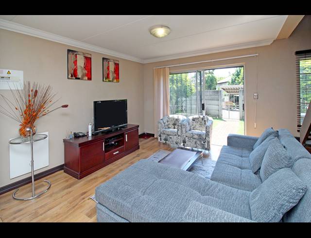 2 BEDROOM TOWNHOUSE FOR SALE IN NORTH RIDING